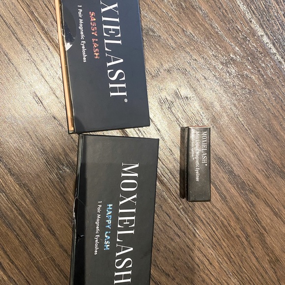 Moxie Magnetic Lashes - Picture 1 of 5